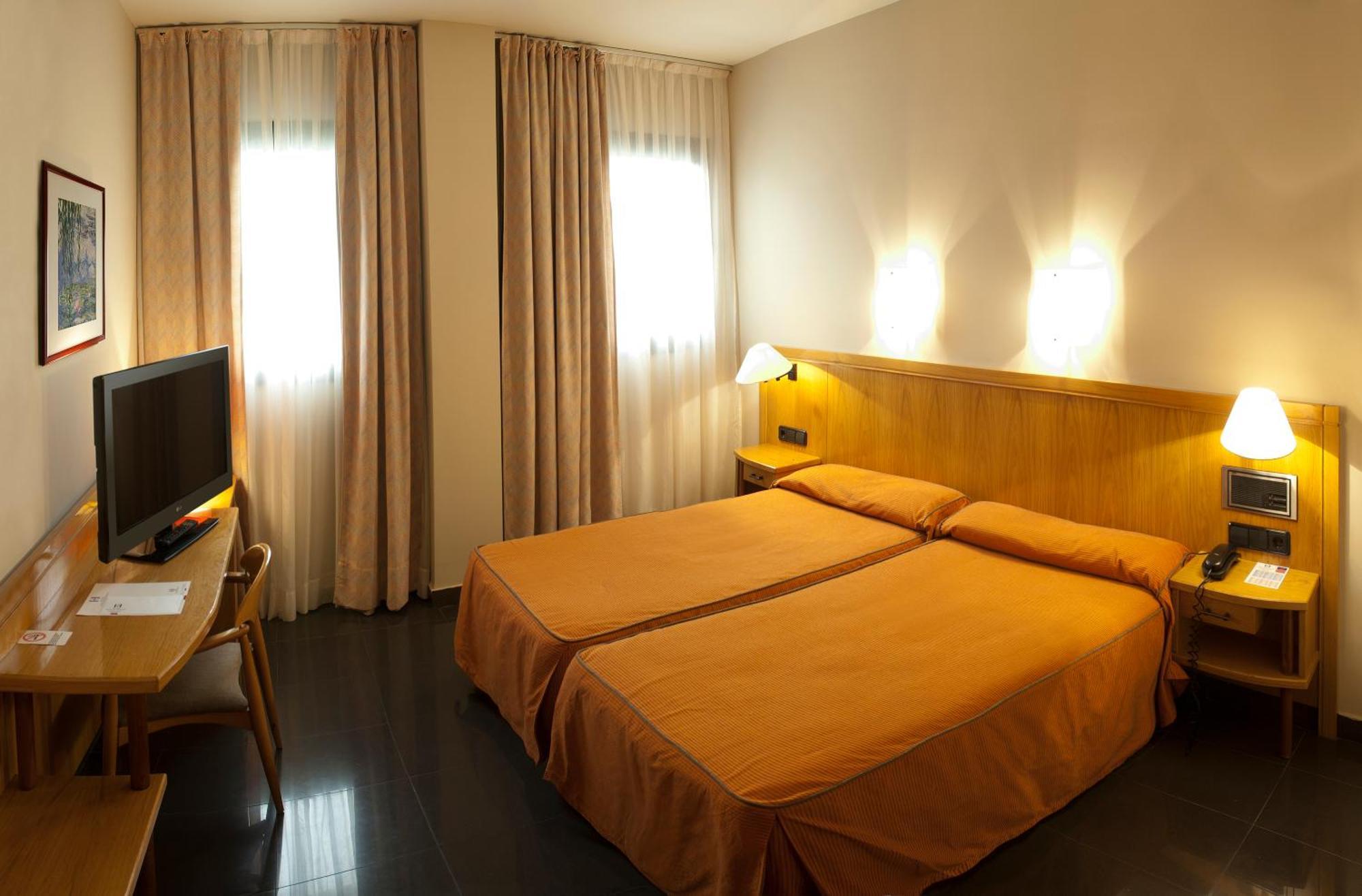 Hotel Ruta De Europa 비토리아개스테즈 외부 사진