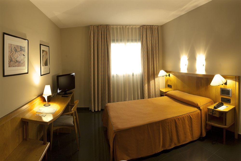 Hotel Ruta De Europa 비토리아개스테즈 외부 사진