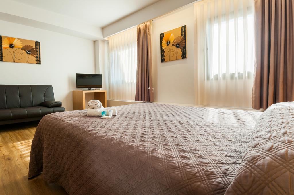 Hotel Ruta De Europa 비토리아개스테즈 외부 사진