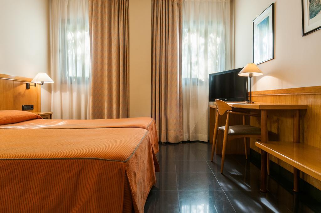 Hotel Ruta De Europa 비토리아개스테즈 외부 사진