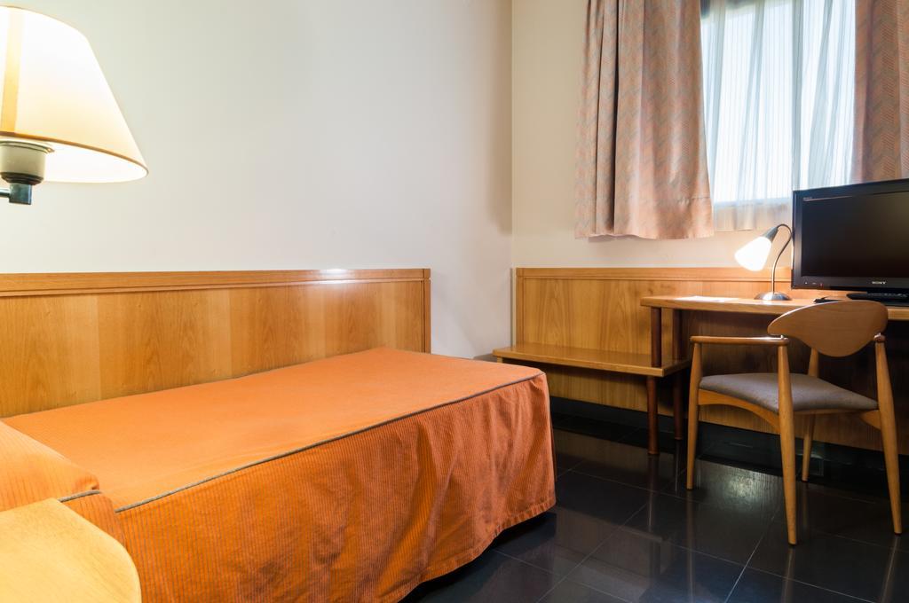 Hotel Ruta De Europa 비토리아개스테즈 외부 사진